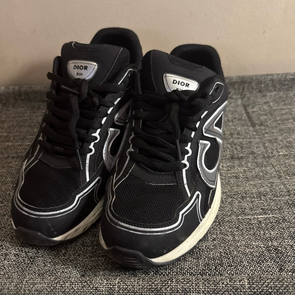 dior b30 black and white